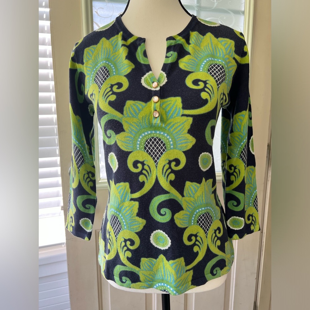 J McLaughlin pullover light sweater size S. 3 pearl buttons. Poly//Modal blend